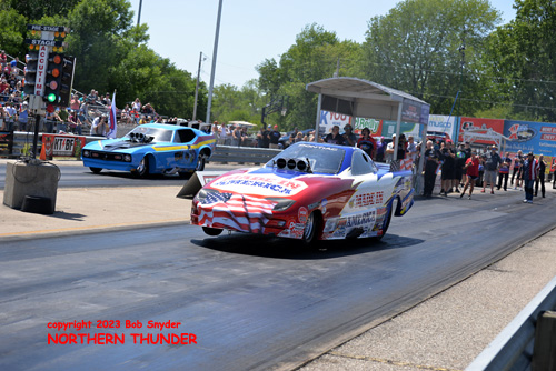 Tom Furches - 'Made In America' (near lane) vs 
Danny Mann - 'Pony Up' (far lane)